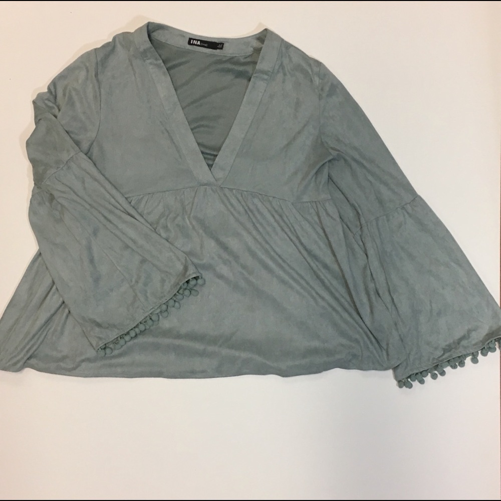 [Í:na] Bell sleeve top